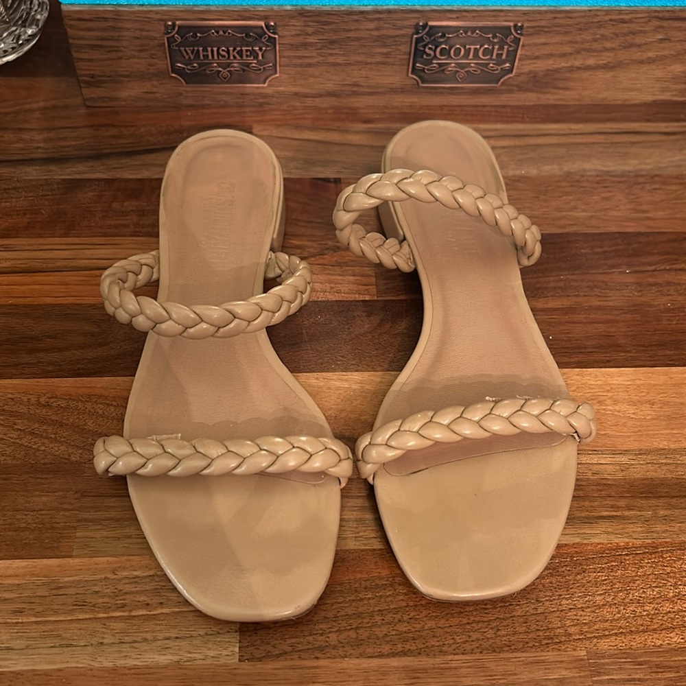 Women's size 7 Cushionaire  memory foam sandals tan color